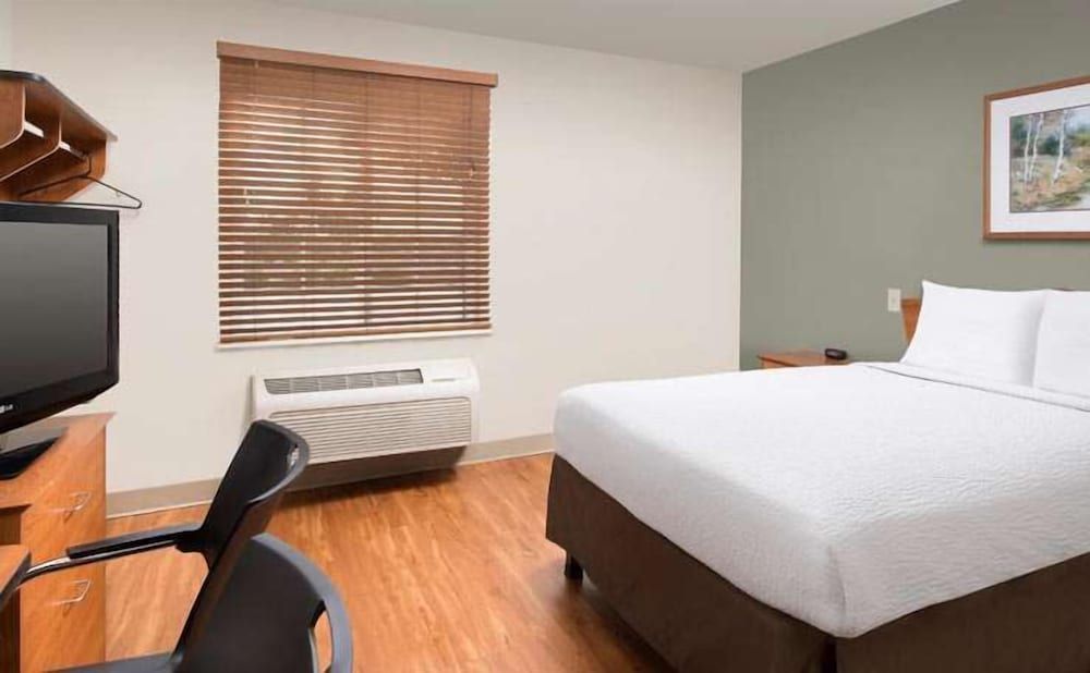 Extended Stay America Select Suites - Phoenix - West Standard Studio, 1 Double Bed, Non Smoking, Refrigerator & Microwave 4