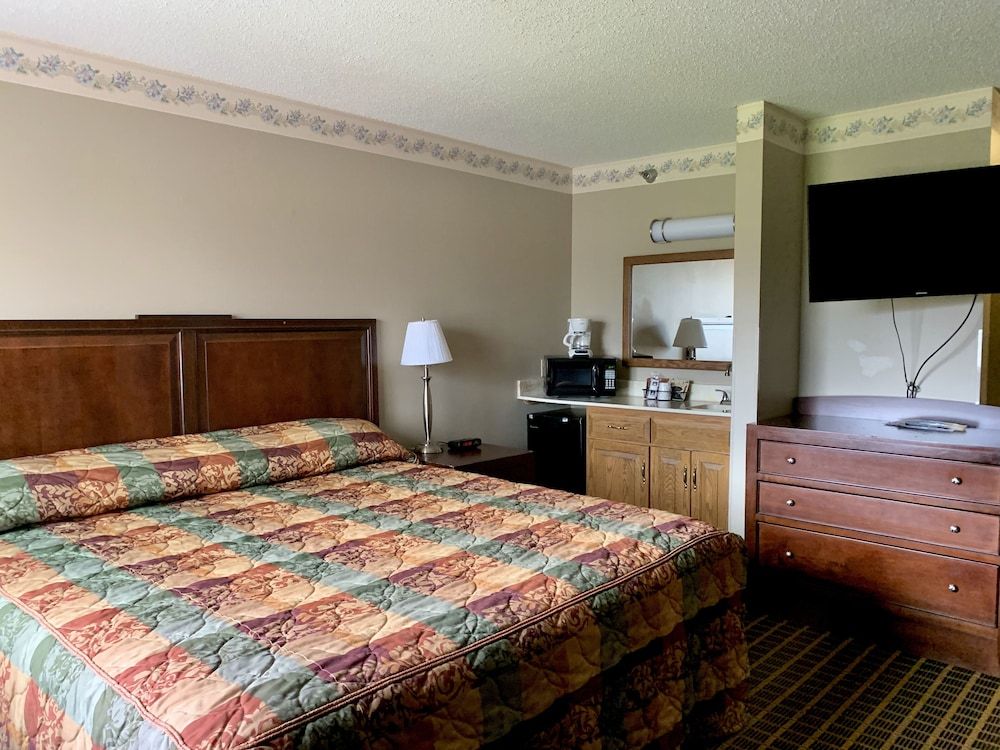 Country Inn Deerwood Luxury Suite, 1 King Bed with Sofa bed