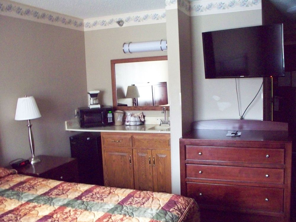 Country Inn Deerwood Luxury Suite, 1 King Bed with Sofa bed 4