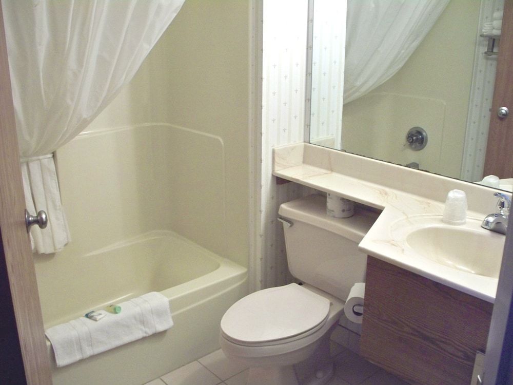 Country Inn Deerwood Standard Room, 2 Double Beds 2