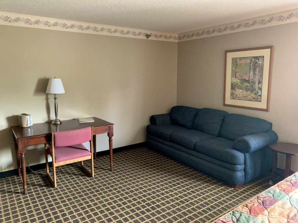 Country Inn Deerwood Luxury Suite, 1 King Bed with Sofa bed 3