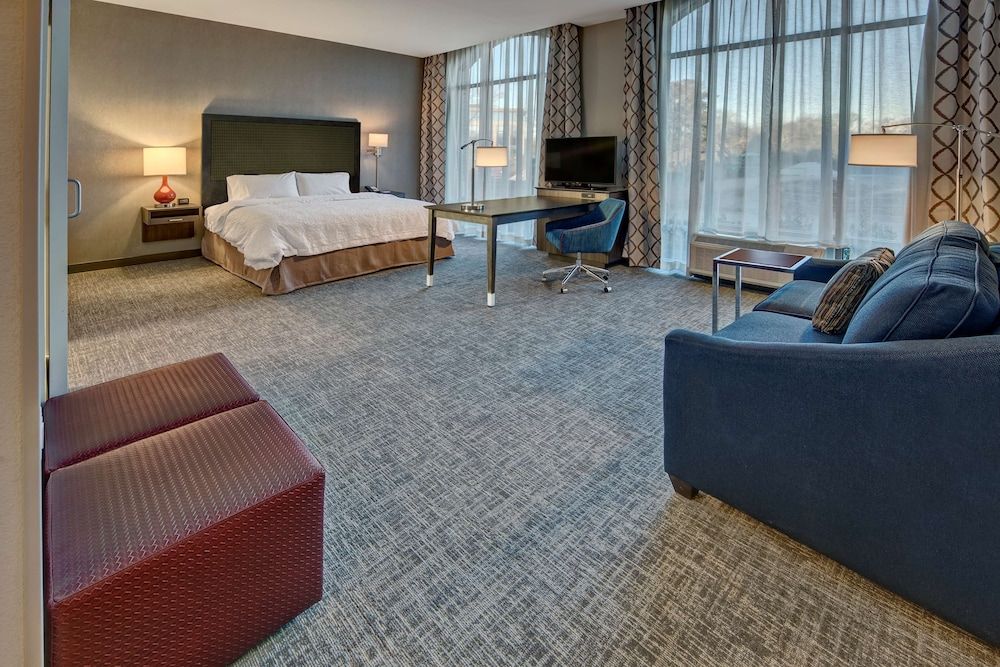 ADA Accessible, Studio, 1 King Bed, Accessible, Refrigerator & Microwave (Bathtub)