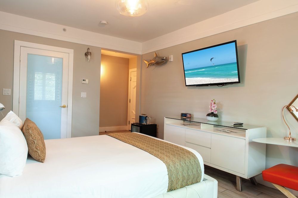 Oceanside Hotel and Suites Standard Queen 2