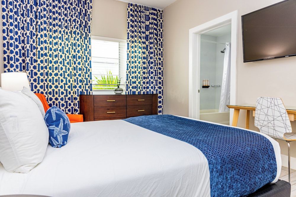 undefined Oceanside Hotel and Suites 9