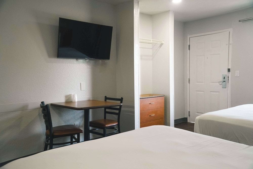 Studio 6 Rancho Cordova, CA Standard Room, 2 Queen Beds, Non Smoking, Kitchen 5