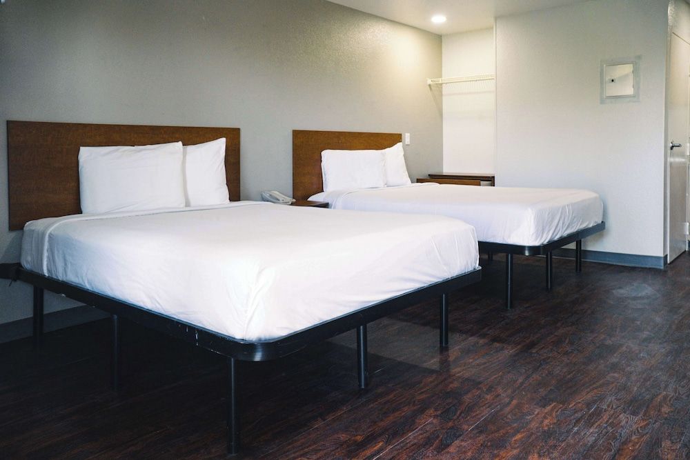 Studio 6 Rancho Cordova, CA Standard Room, 2 Queen Beds, Non Smoking, Kitchen 2