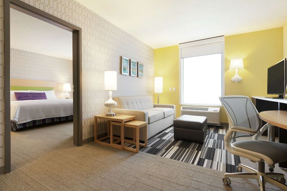 Suite, 1 King Bed, Accessible (Roll-in Shower)