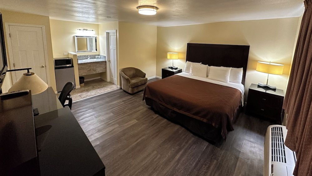 Standard Room, 1 King Bed