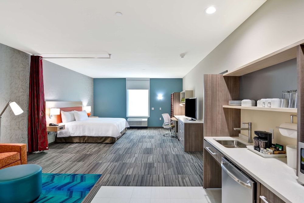 Studio, 1 King Bed, Accessible, Bathtub
