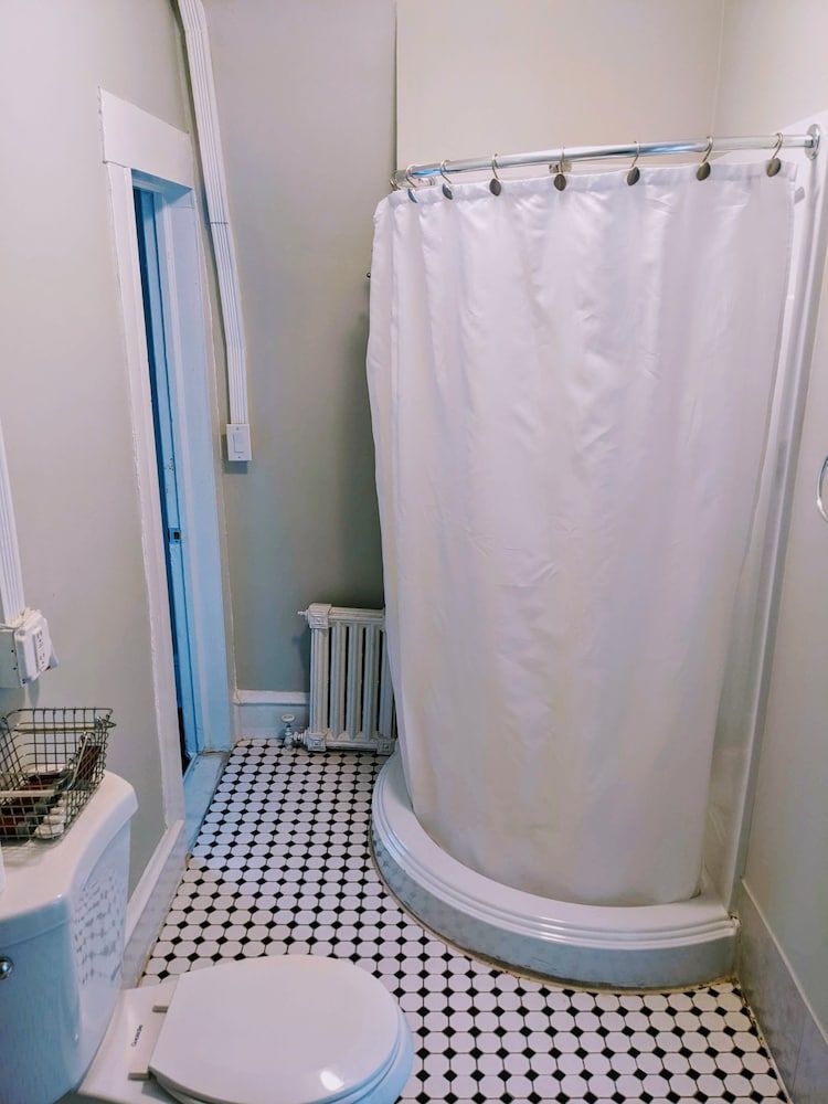 Chelsea Pub & Inn Comfort Double Room, 2 Double Beds, Non Smoking 8