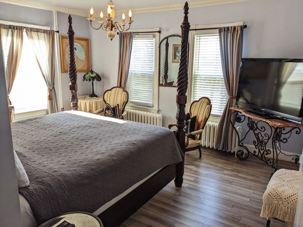 Chelsea Pub & Inn Deluxe Single Room, 1 King Bed, Non Smoking 2