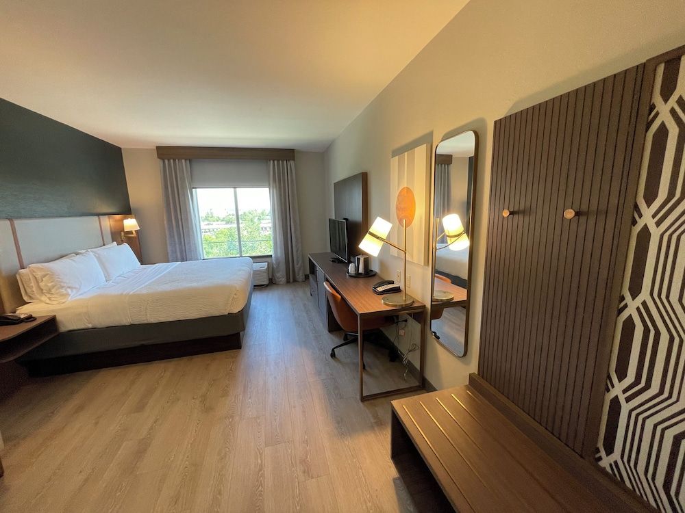 Standard Room, 1 King Bed