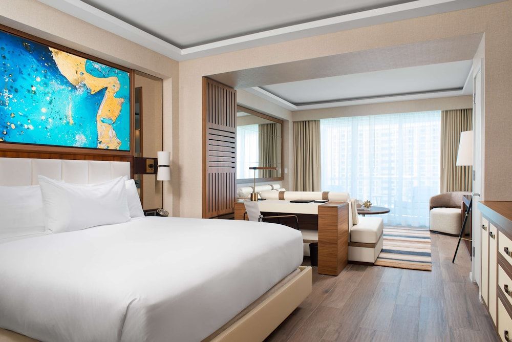 Conrad Fort Lauderdale Beach Junior Suite, Partial Ocean View 3