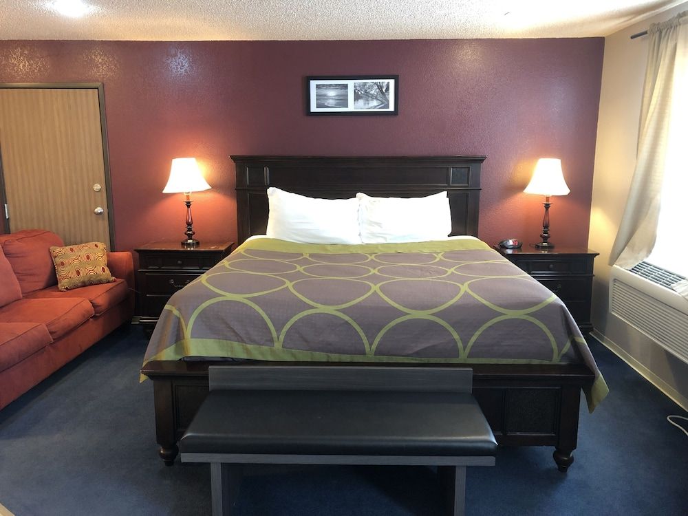 Deluxe Studio Suite, 1 King Bed, Non Smoking