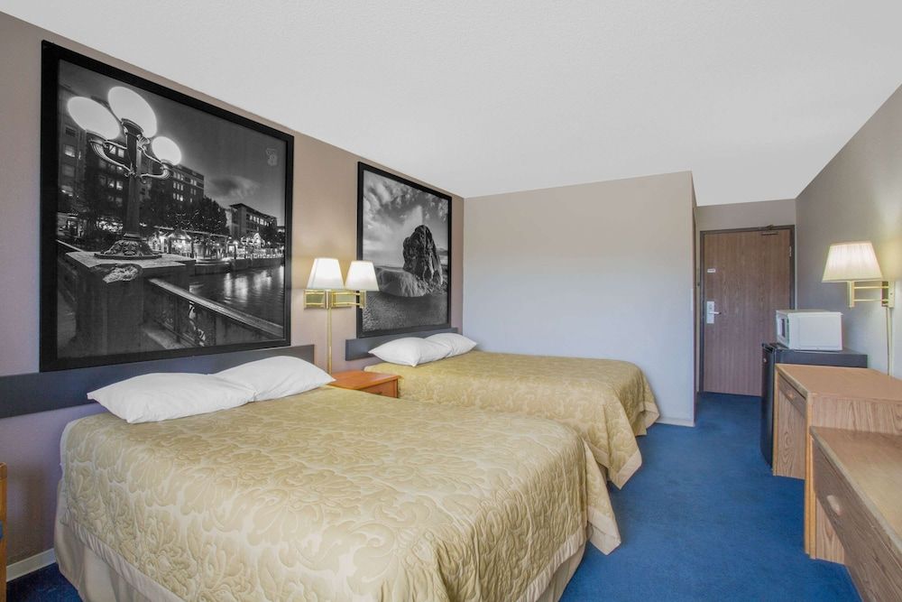 Room, 2 Queen Beds, Non Smoking