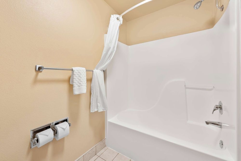 Best Western Topaz Lake Inn Standard Room, 1 King Bed, Refrigerator & Microwave, Lake View 5