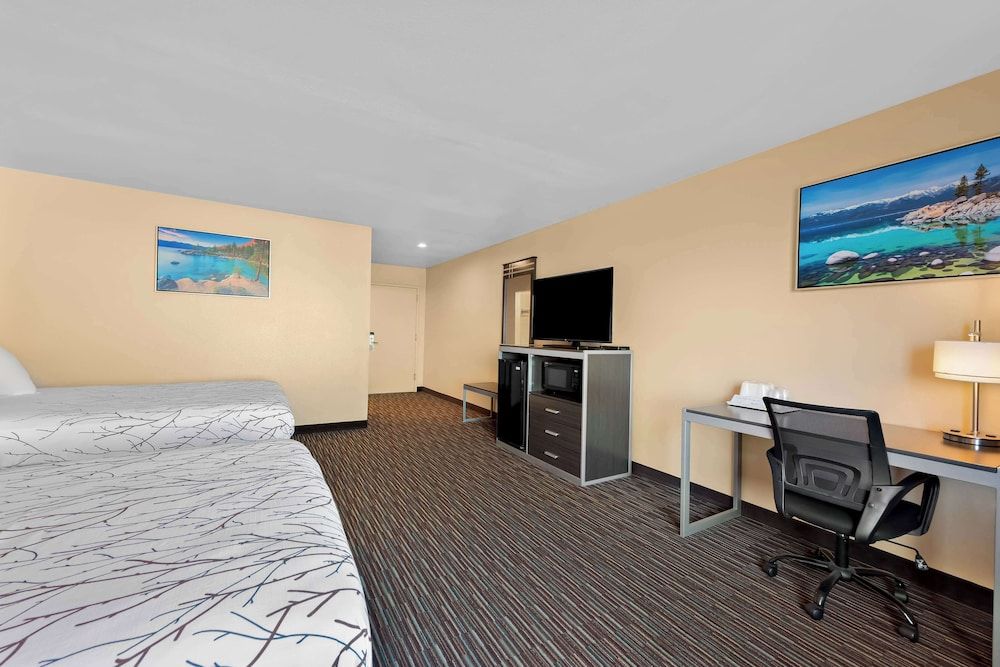 Best Western Topaz Lake Inn Standard Room, 2 Queen Beds, Refrigerator & Microwave, Lake View 3