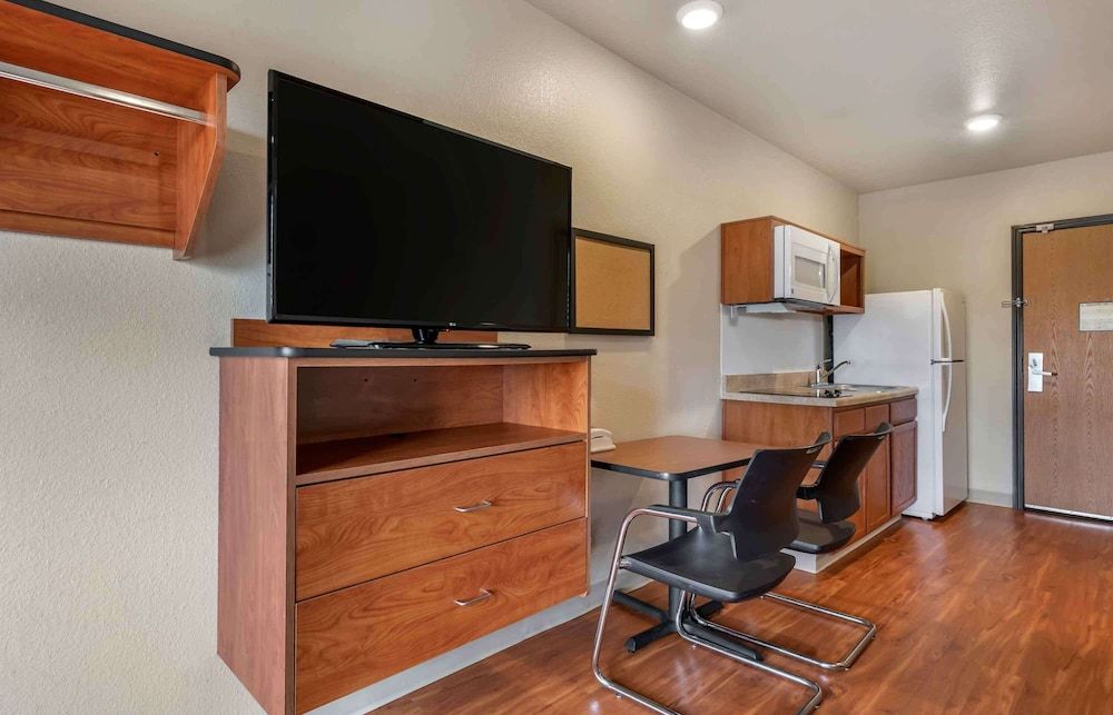 Extended Stay America Select Suites - Lake Worth Standard Studio, 2 Queen Beds, Refrigerator & Microwave 5