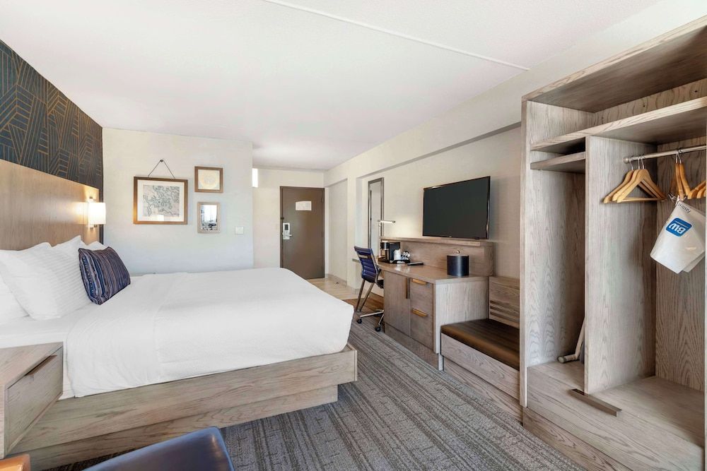 Best Western Plus Landmark Inn Standard Room, 1 King Bed, Non Smoking, Refrigerator