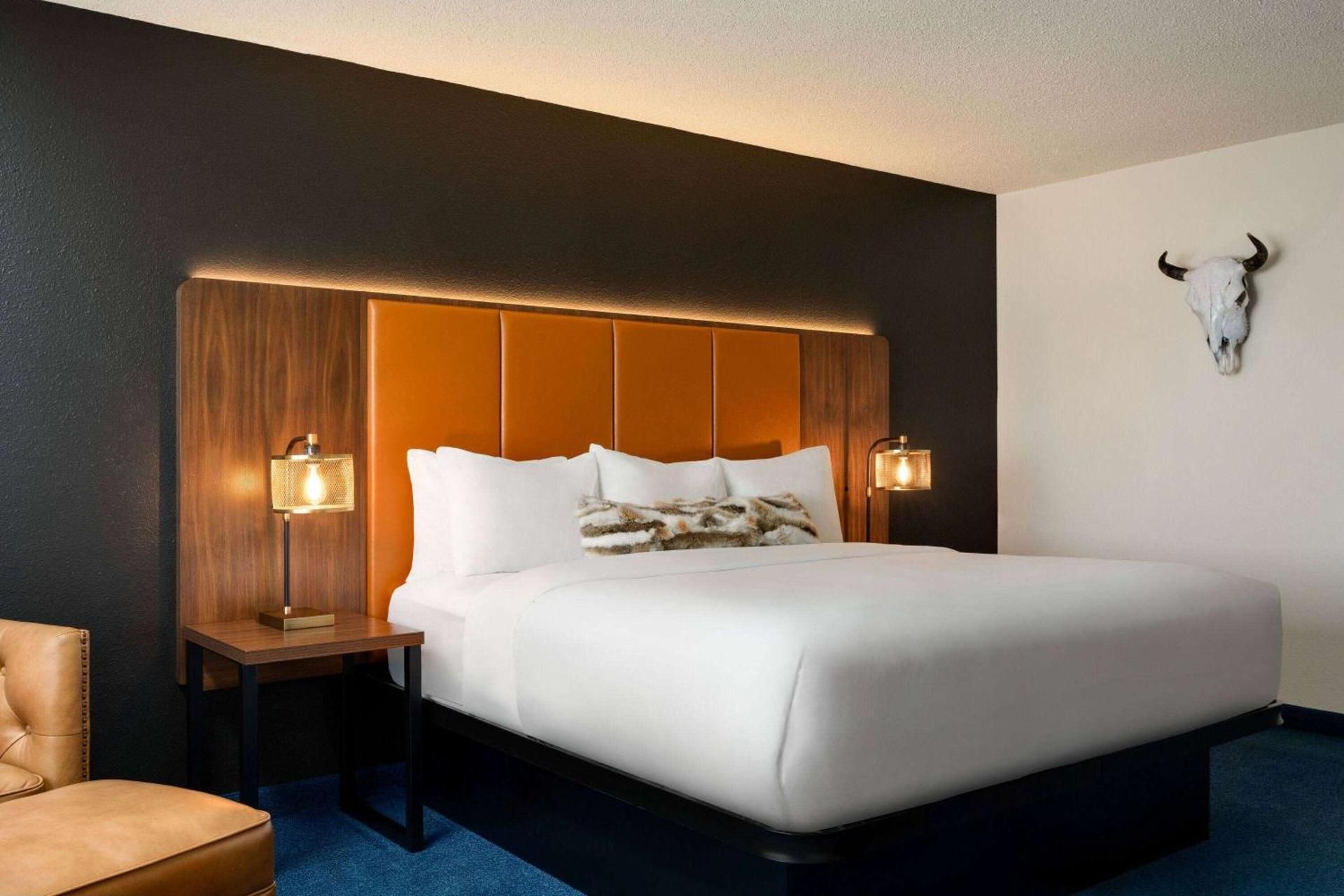 1 King Bed Deluxe Room Non-Smoking