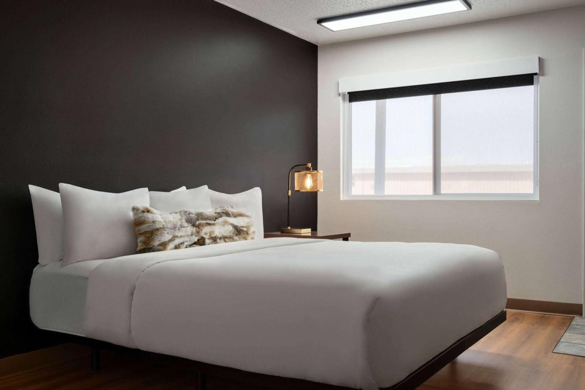 1 King Bed, Mobility Accessible Room, Non-Smoking
