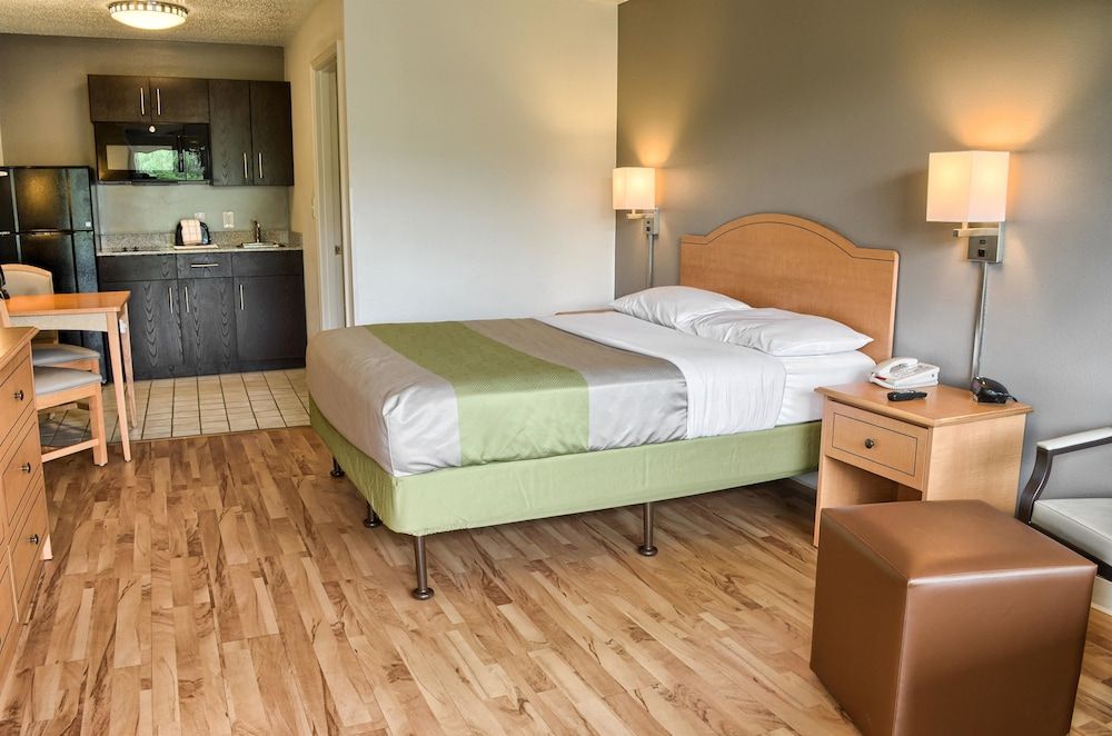 Studio 6 Pascagoula, MS Standard Room, 1 Queen Bed, Accessible, Non Smoking 3