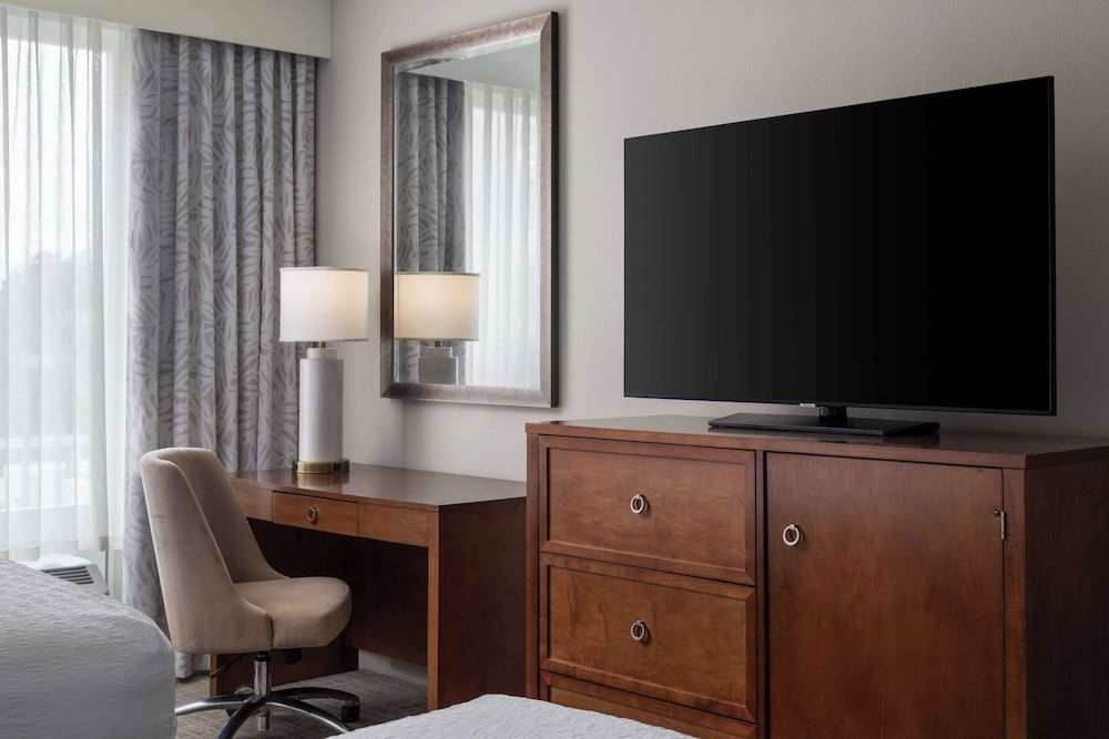 Hampton Inn & Suites Orlando/Downtown South - Medical Center Room, 2 Queen Beds, Accessible, Non Smoking (Hearing) 4