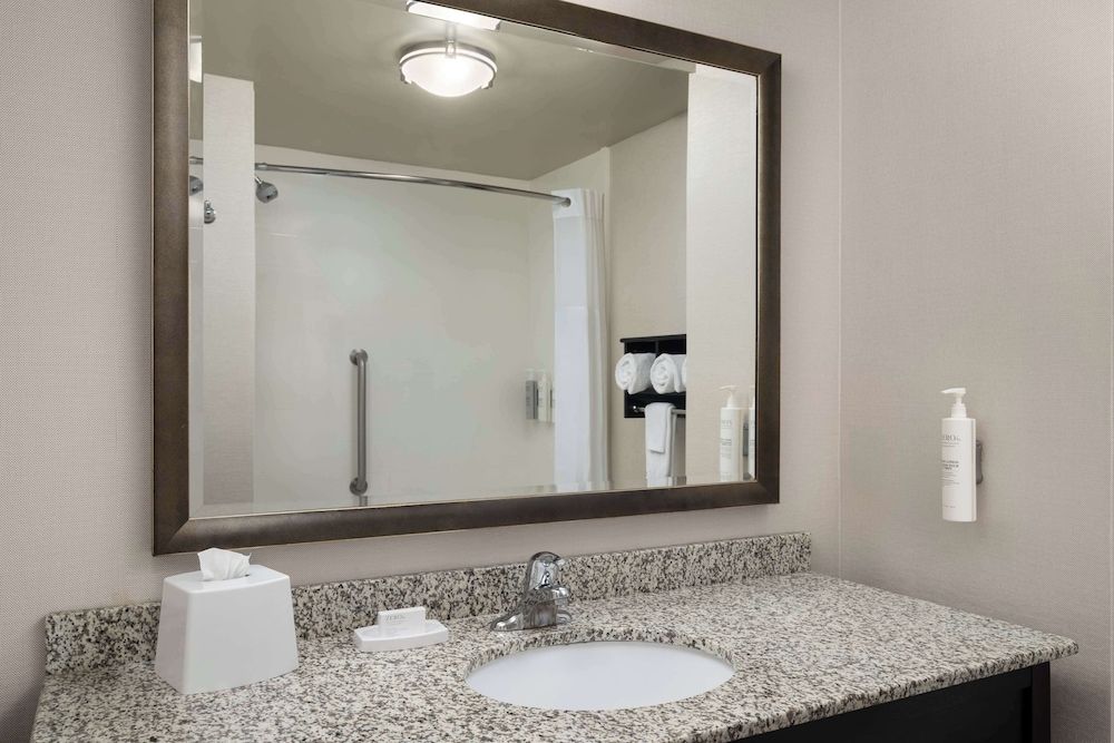 Hampton Inn & Suites Orlando/Downtown South - Medical Center Room, 2 Queen Beds, Accessible, Non Smoking (Hearing) 3