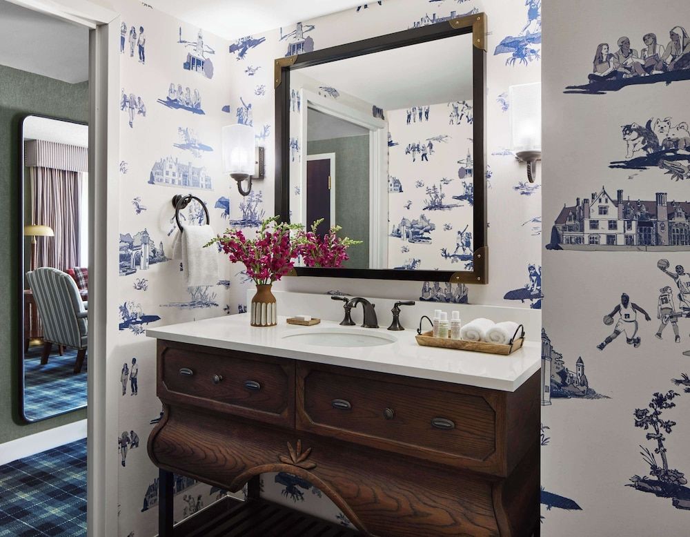 Graduate by Hilton Storrs Room, 1 King Bed 4