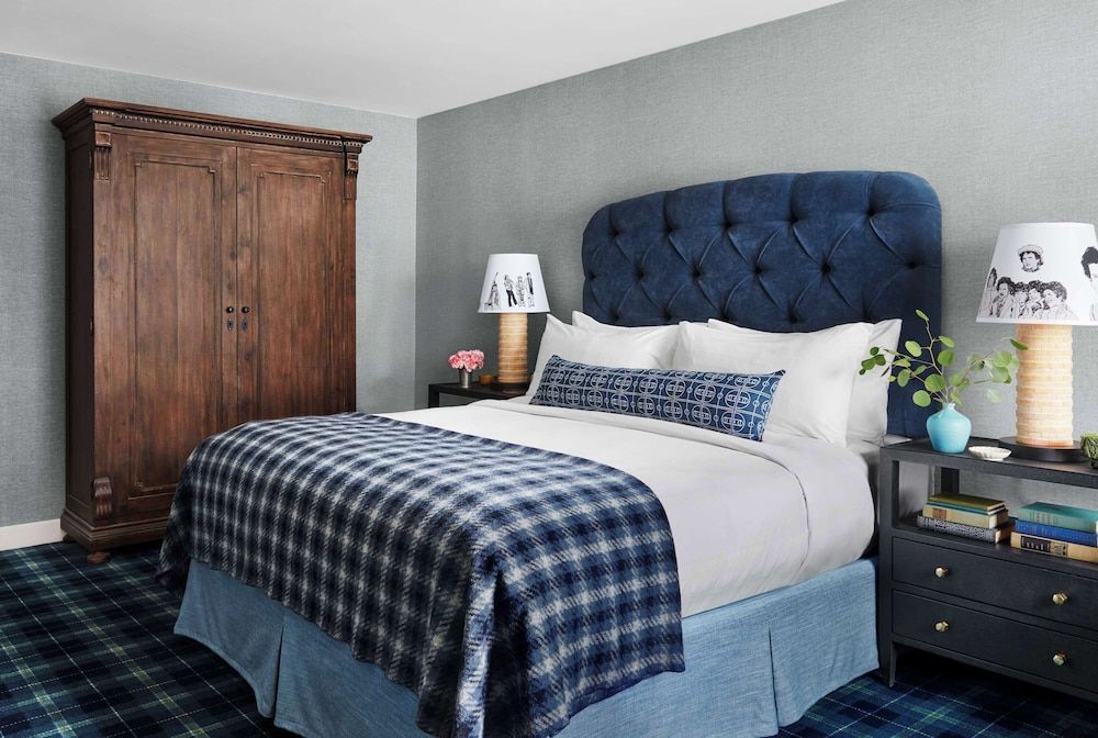 Graduate by Hilton Storrs Suite, 1 King Bed with Sofa bed 3