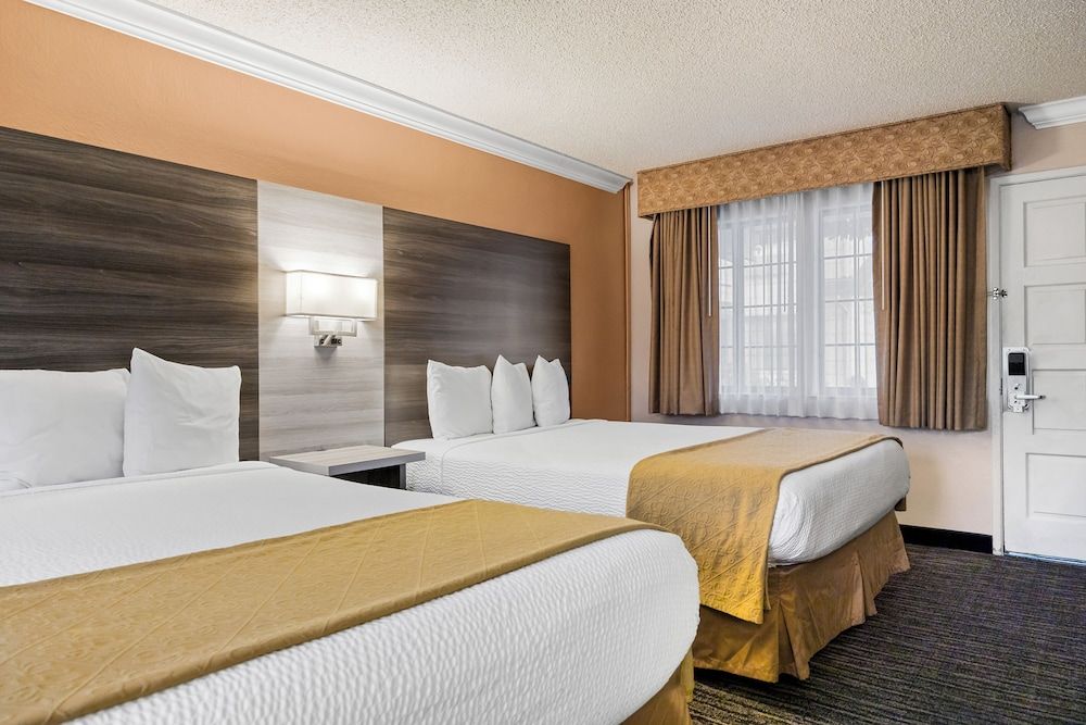 undefined Arbor Inn Monterey 5