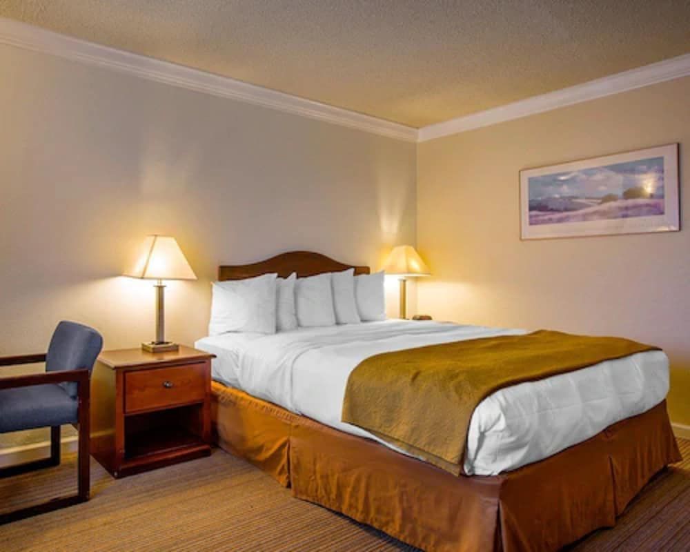 undefined Arbor Inn Monterey 3