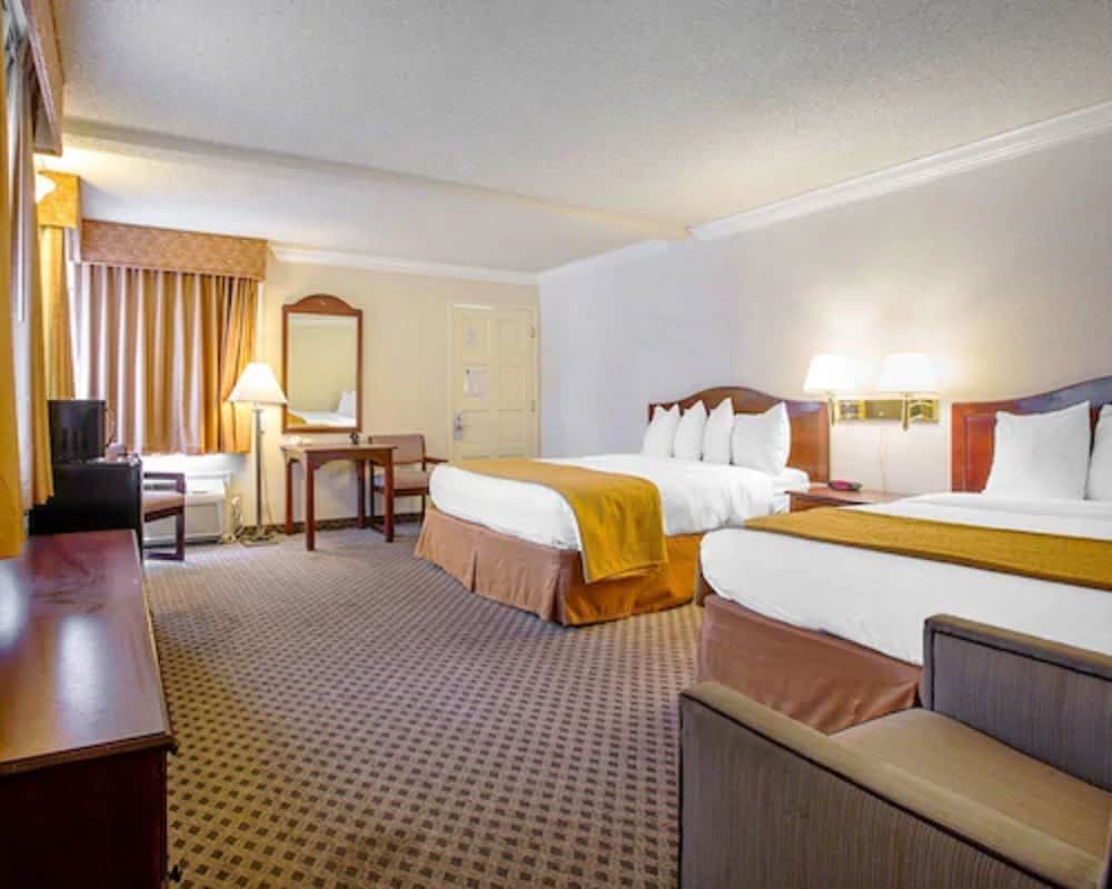 undefined Arbor Inn Monterey 4