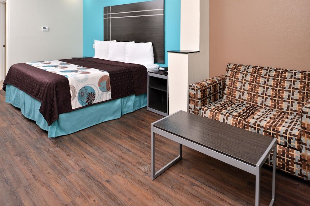 Suite, 1 King Bed, Accessible, Non Smoking (Jacuzzi)