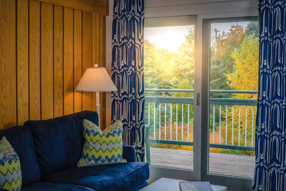 Leland Lodge Deluxe Room 3