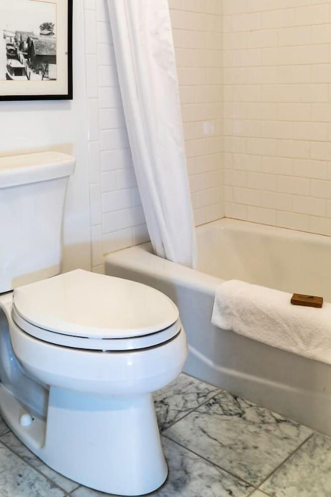 Leland Lodge Deluxe Room, 2 Queen Beds 3