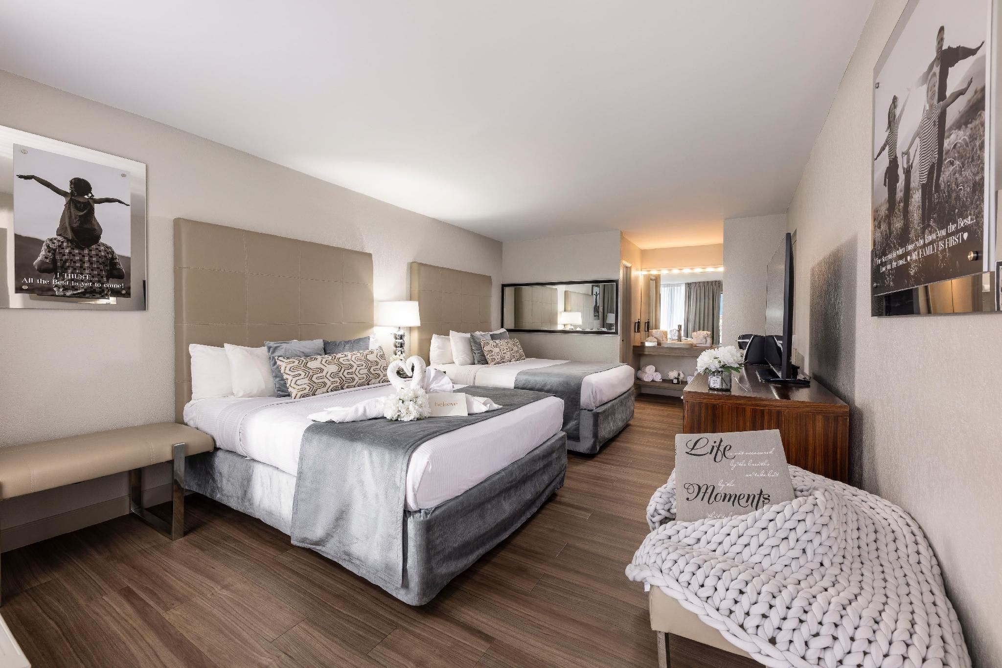 2 Queen Beds, Family Room, Non-Smoking