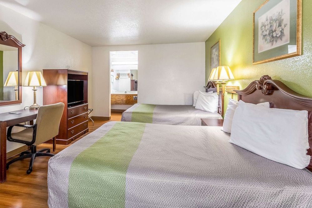 Standard Room, Multiple Beds, Non Smoking