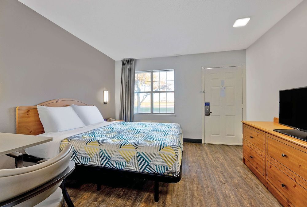 Studio 6 North Richland Hills, TX - Fort Worth Standard Room, 1 Queen Bed, Accessible, Non Smoking 5