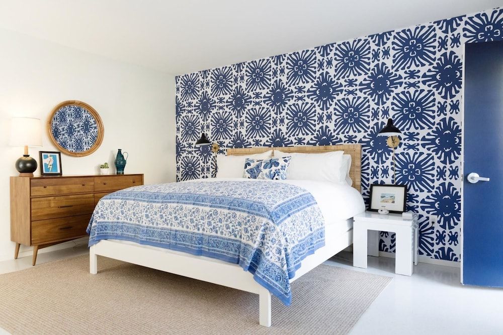 Room (Good)