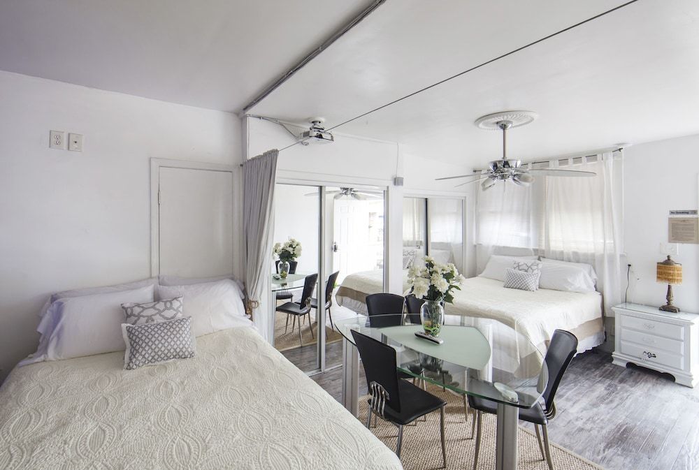 Deluxe Studio Suite, 2 Queen Beds, Kitchen