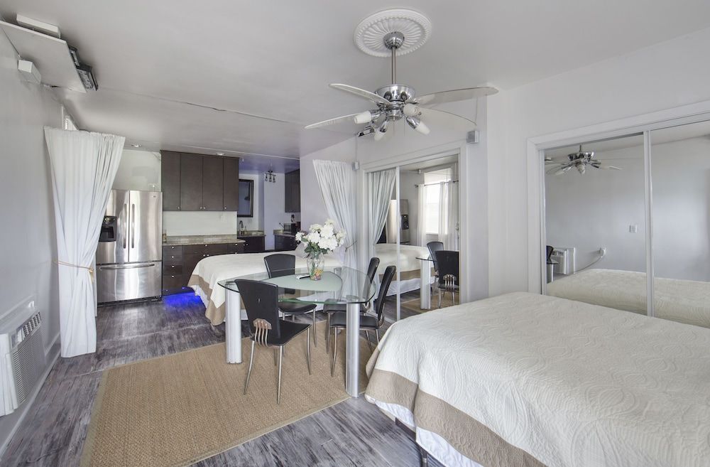 Deluxe Studio Suite, 2 Queen Beds, Kitchen