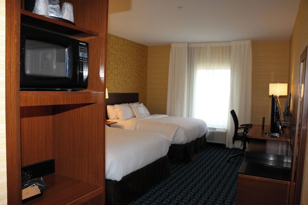 Room, 2 Queen Beds (Mobility Accessible, Tub)
