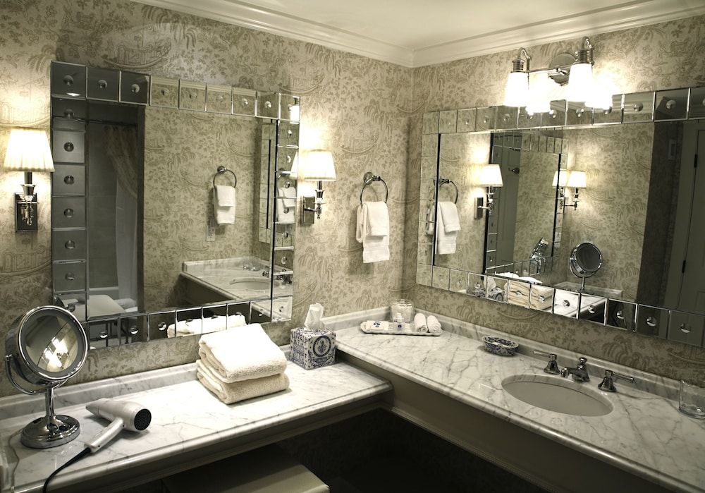 Saybrook Point Resort & Marina Luxury Two Queen Residential View Main Building 2