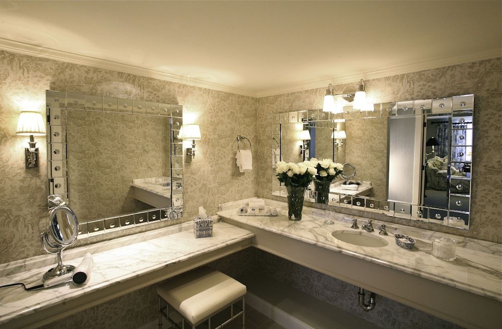 Saybrook Point Resort & Marina Luxury Two Queen Residential View Main Building