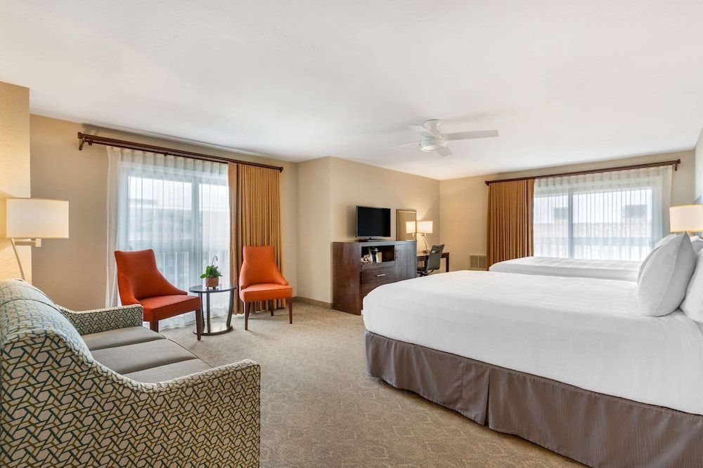 Standard Room, 1 King Bed, Accessible, Bathtub