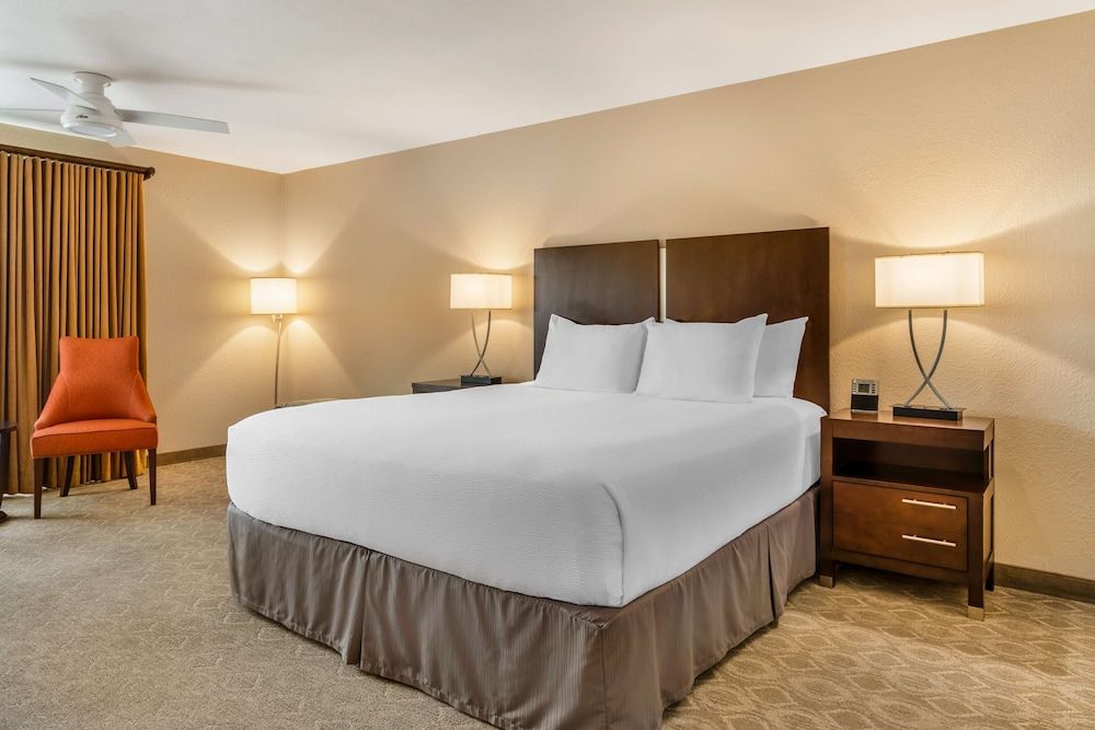 Standard Room, 1 King Bed, Non Smoking, Balcony