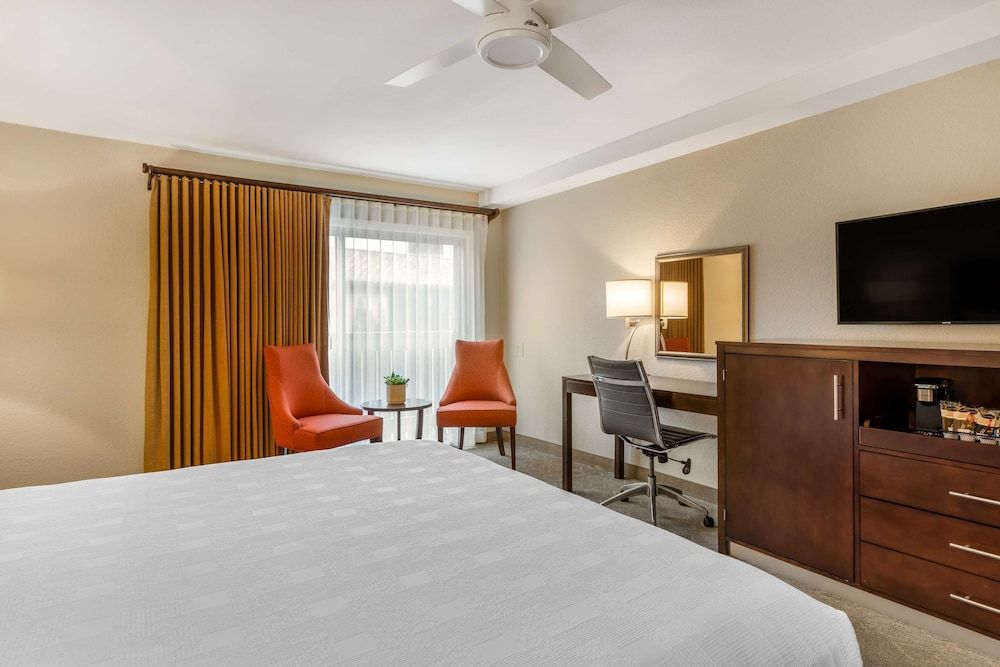 Best Western Plus Monterey Inn Standard Room, 1 King Bed, Non Smoking, Refrigerator 5