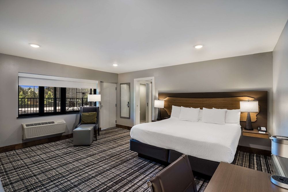 Suite, 1 King Bed, Non Smoking, Fireplace