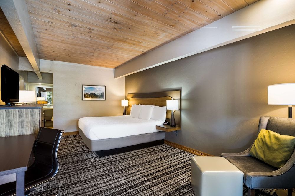 Suite, 2 Queen Beds, Non Smoking (with Single Sofabed)